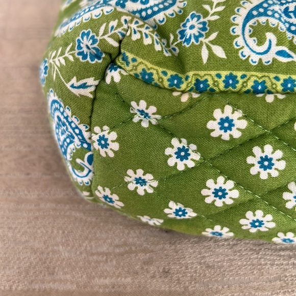 Vera Bradley Apple Green print purse and cosmetic bag. - Picture 4 of 13